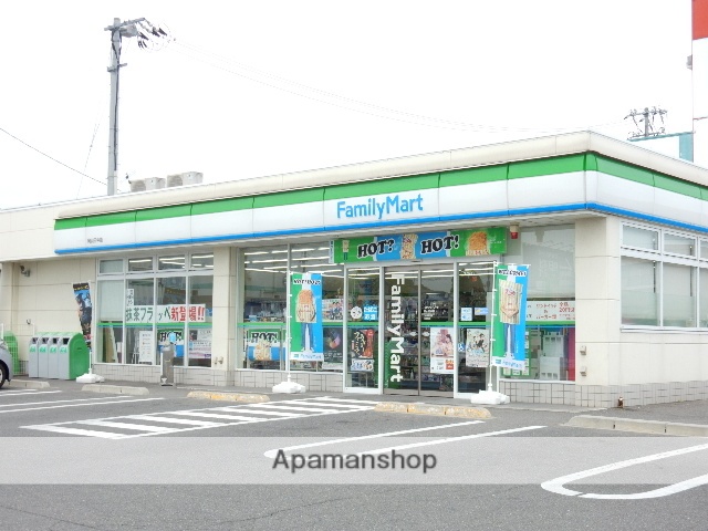 コンビニ　ファミリーマート田中店（コンビニ）まで750m