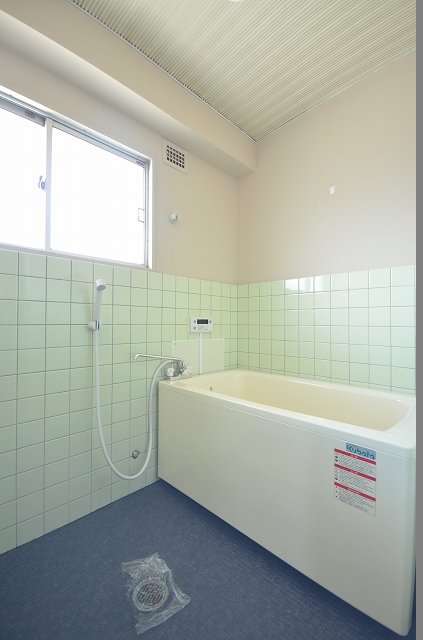 バス・シャワールーム　別号室の写真です（反転）