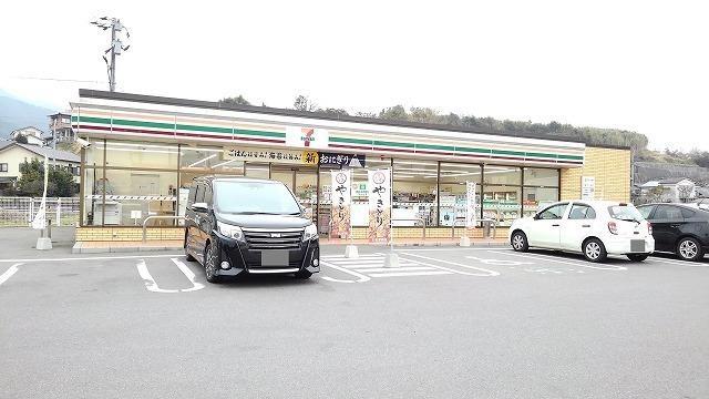 コンビニ　セブンイレブン（コンビニ）まで150m