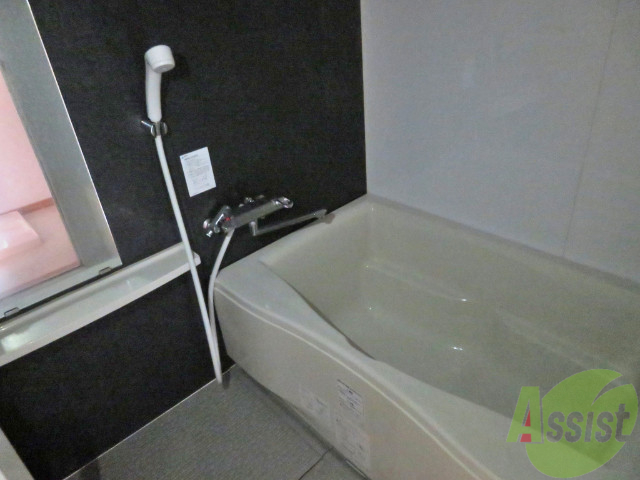 バス・シャワールーム　こちらはお風呂。一日の疲れをここで癒してください。