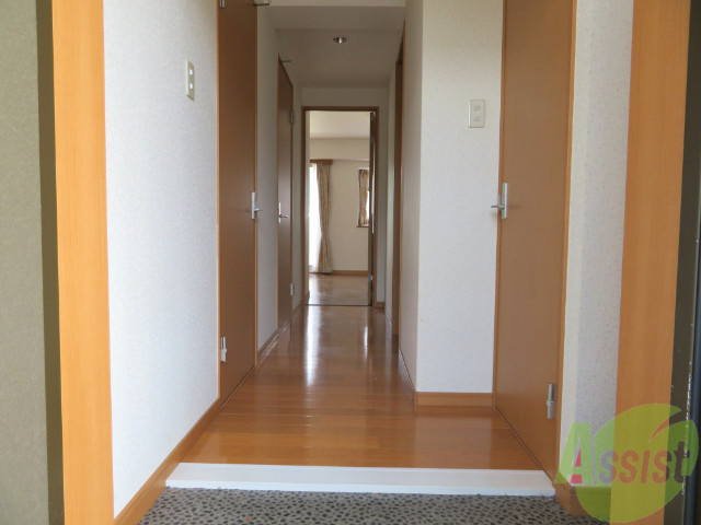 玄関　玄関の外から部屋の中を撮影してみましたー。