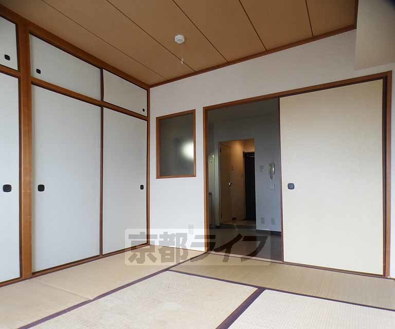 居室・リビング　落ち着いた和室です。