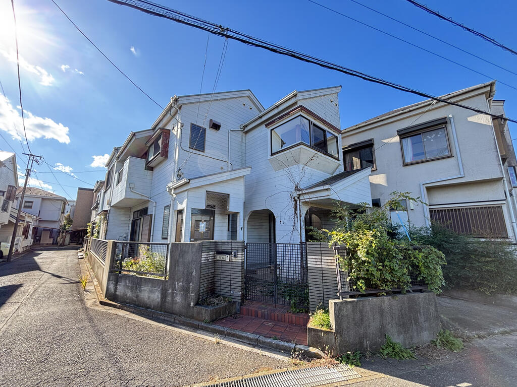 建物外観　駐車場付き♪（1台）