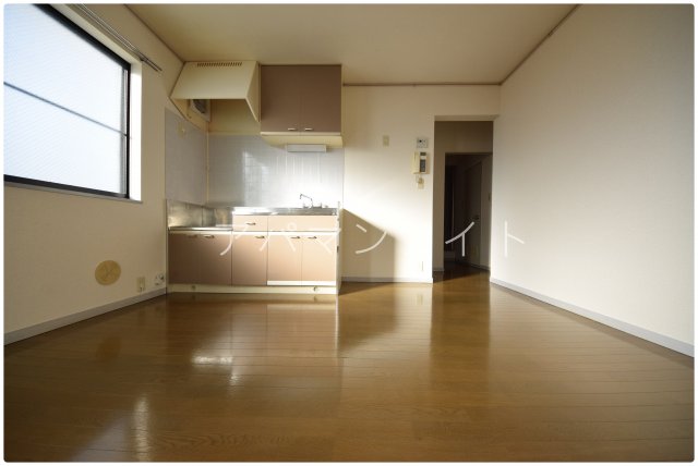 居室・リビング　こちらの居間で趣味の時間をお楽しみください