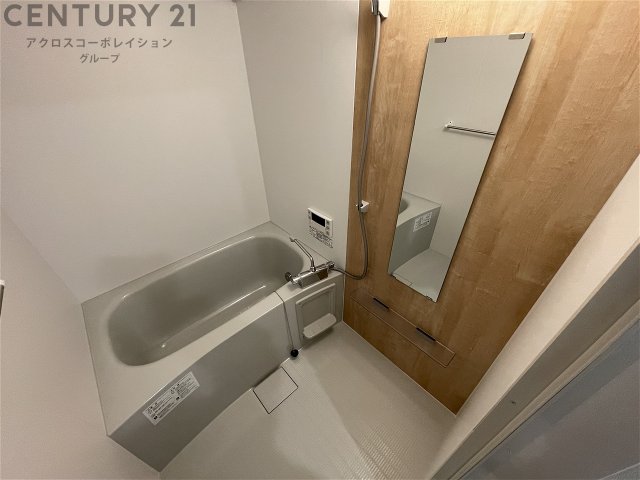 バス・シャワールーム　浴室乾燥機・追い焚き機能付きで便利です！