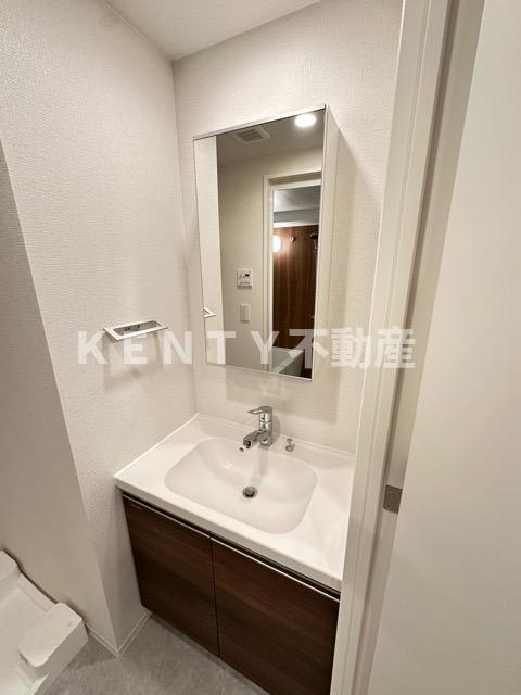 洗面設備　ゆったりとスペースのある洗面所