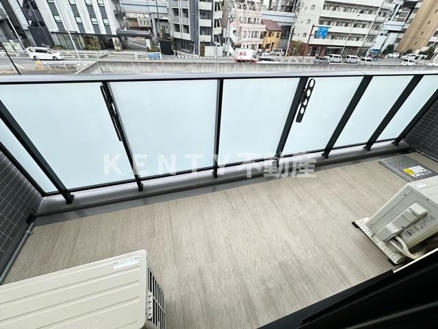 バルコニー　暖かな日差しのふりそそぐバルコニー