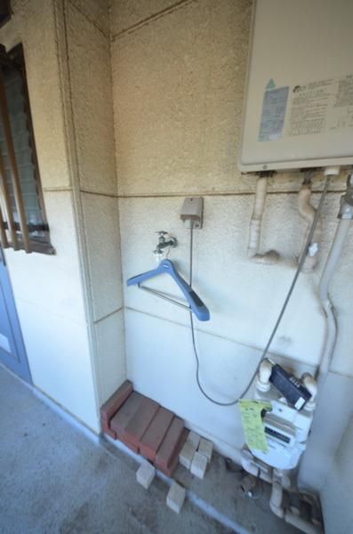 洗面設備　玄関に洗濯機置場