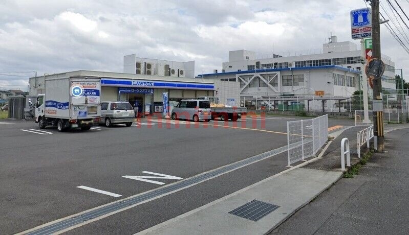 コンビニ　ローソン高槻赤大路町店（コンビニ）まで699m