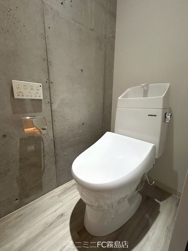 トイレ　同建築会社施工事例※色、形状が異なる場合がございます。