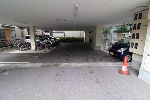 駐車場　駐車場