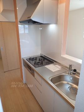 キッチン　３口ガスコンロ　グリル完備