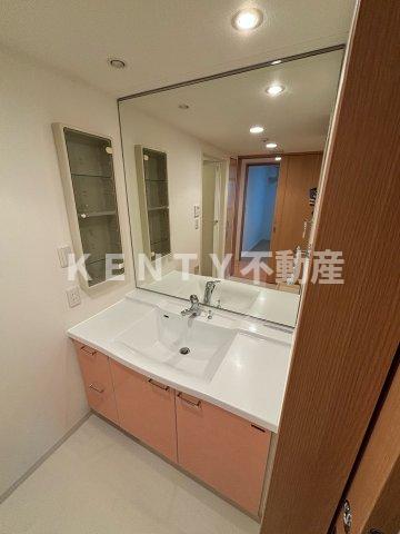 洗面設備　コンパクトで使いやすい洗面所