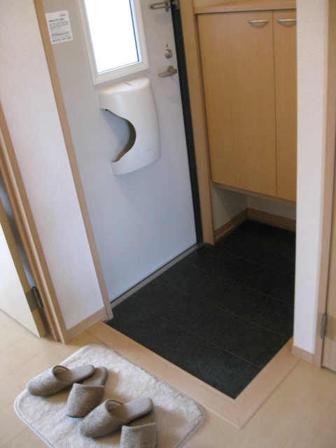 玄関　下駄箱付き