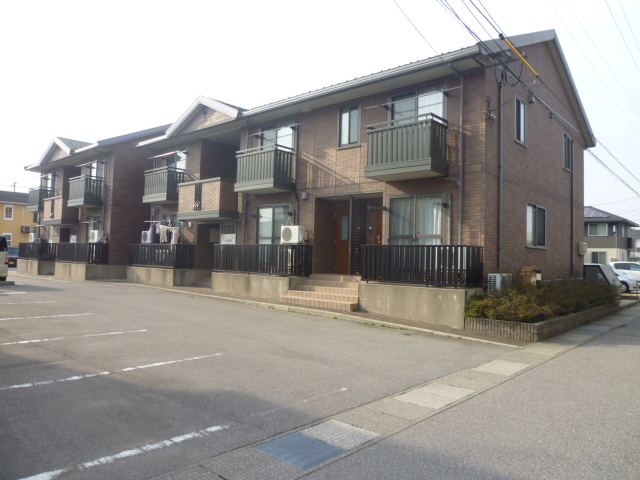 建物外観　シグナスさん裏手