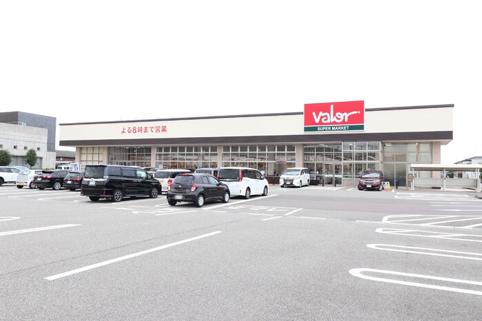 スーパー　バロー津幡店（スーパー）まで403m