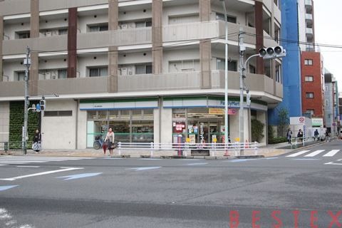 コンビニ　ファミリーマート駒込本郷通り店（コンビニ）まで109m