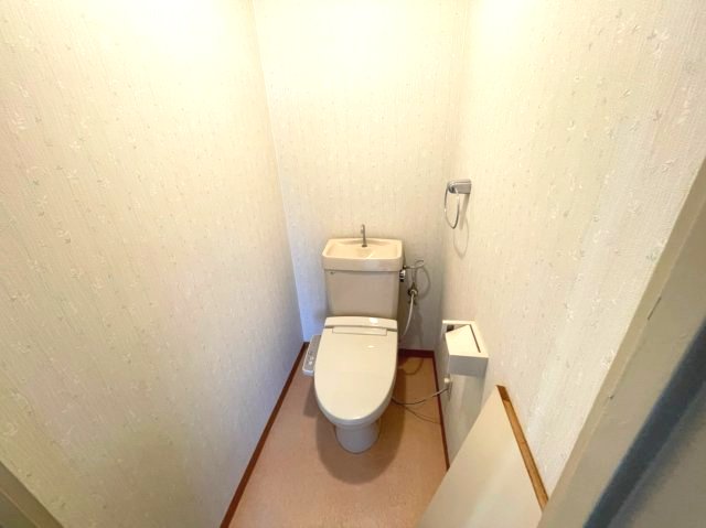 トイレ　イメージとして同建物他部屋を表示しています