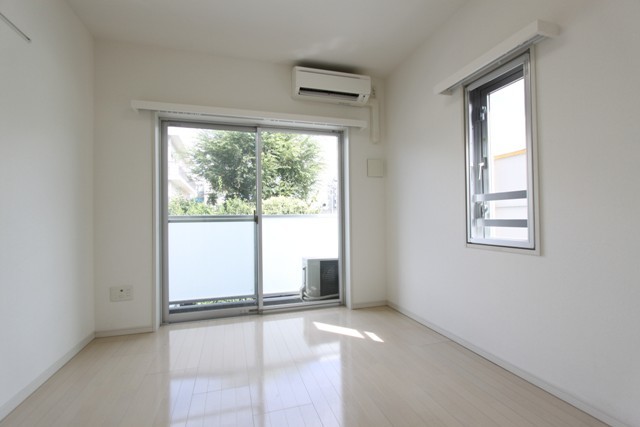 居室・リビング　室内