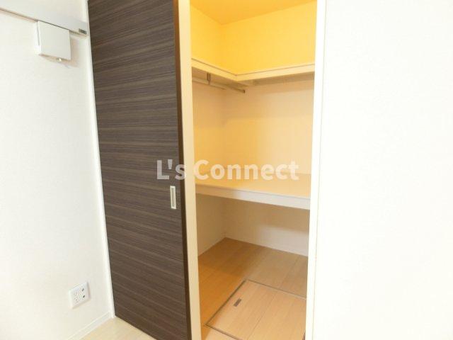 収納　ウォークインクローゼットでお荷物もすっきり収納。