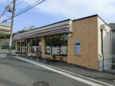 コンビニ　セブンイレブン菊名３丁目店（コンビニ）まで1375m