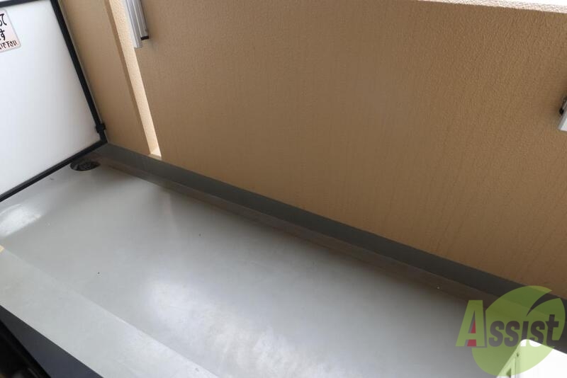 バルコニー　週間分の洗濯機も干せちゃいます。一服もできますよ。