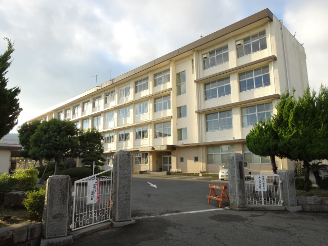 中学校　富士宮市立富士宮第四中学校（中学校）まで1406m