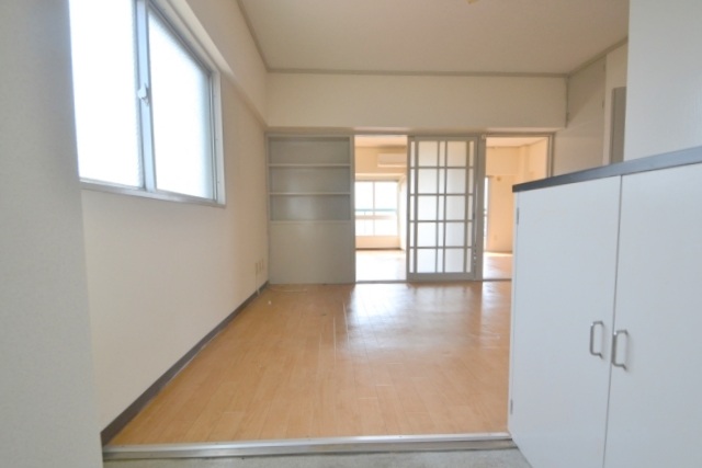 その他　玄関を開けると