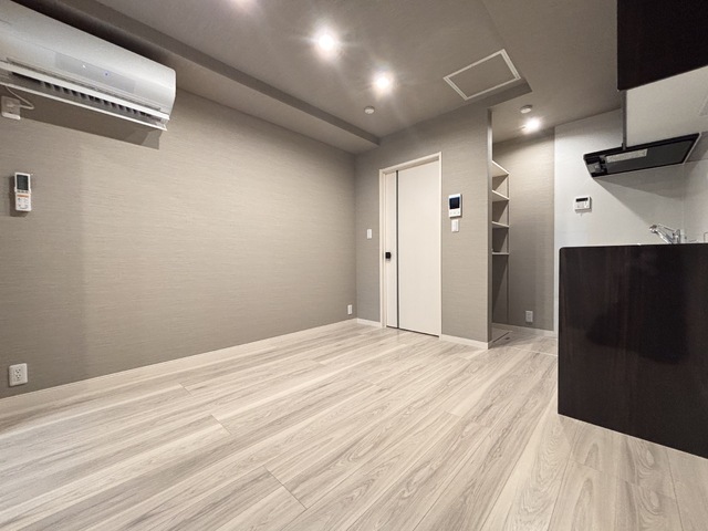 居室・リビング　◇７．７帖のダイニングキッチン◇