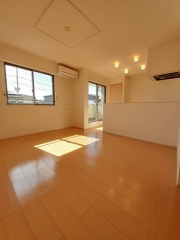 居室・リビング　ゆったり過ごせる居間です