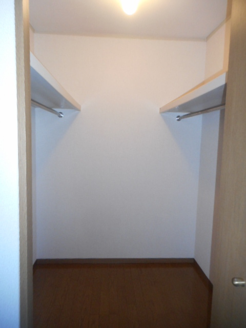 収納　ウォークインクローゼット