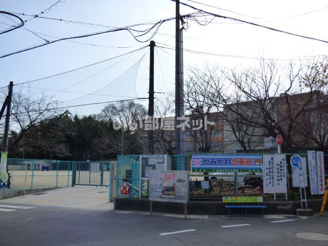 その他　神川小学校バス停（その他）まで609m