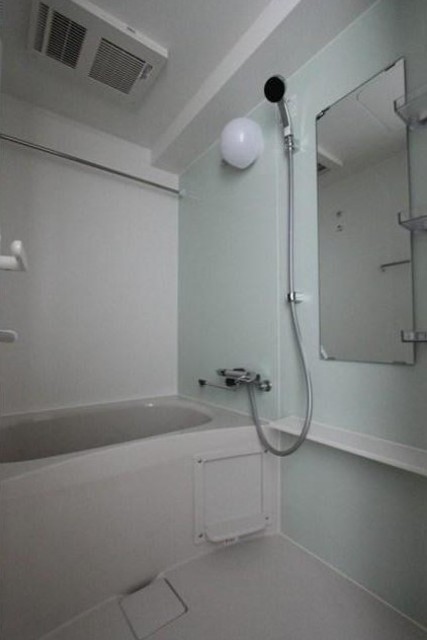 バス・シャワールーム　清潔感のあるバスルーム