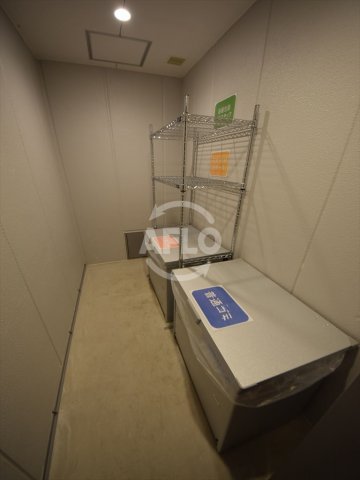その他共有部分　ブランズタワー御堂筋本町　各階ゴミステーション設置