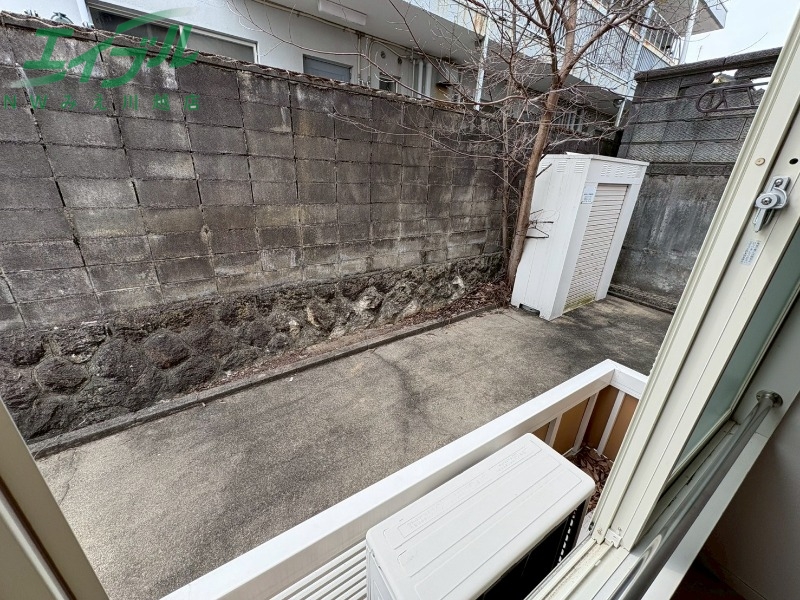 バルコニー　同物件、別部屋の写真です