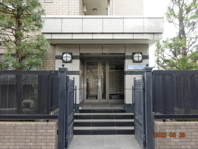 エントランス　オートロック・宅配ボックス付き