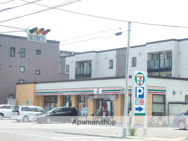 コンビニ　セブンイレブン（コンビニ）まで239m