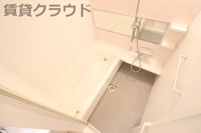 バス・シャワールーム　足が延ばせる一坪タイプ！ゆったりバスタイムはいかがですか？