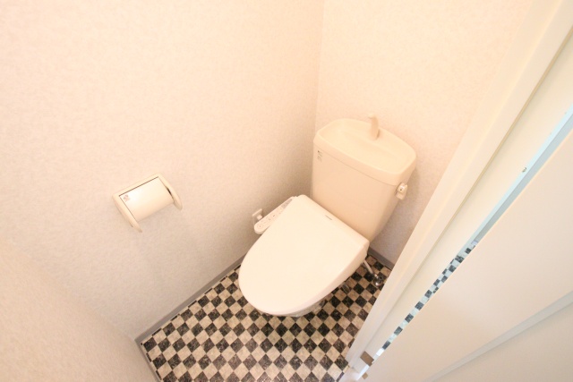 トイレ　※別室の参考写真の為、現況優先です。