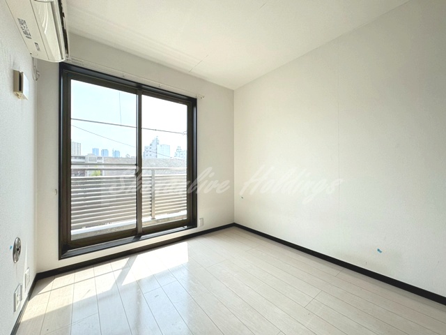 居室・リビング　2面採光のリビング♪