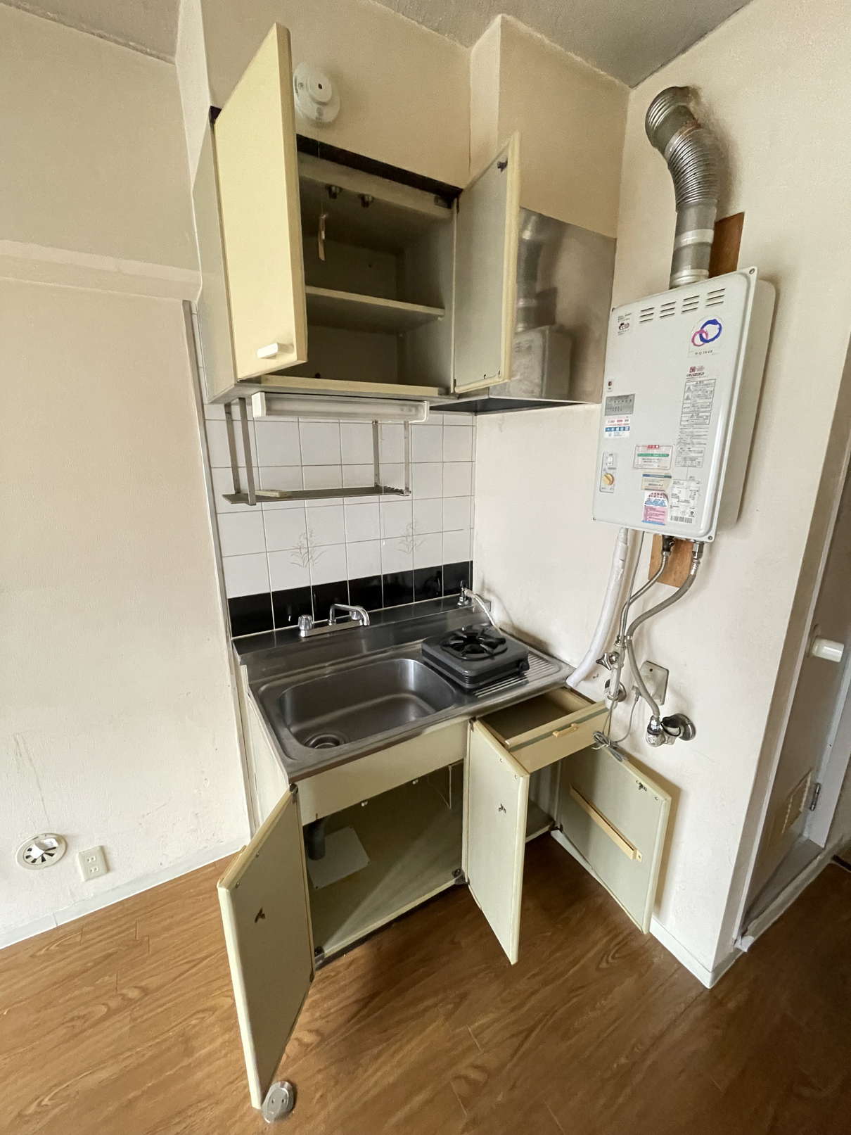 洗面設備　※同物件別号室の参考写真です。