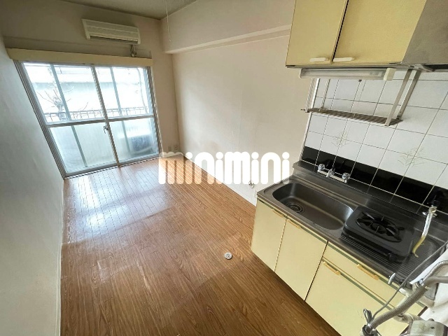 居室・リビング　※同物件別号室の参考写真です。