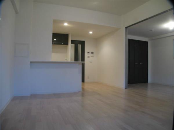 居室・リビング　こちらの居間で趣味の時間をお楽しみください