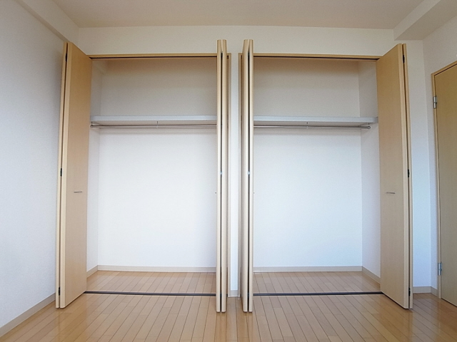 収納　壁一面の大容量クローゼット