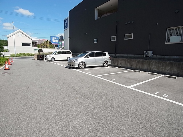 駐車場　敷地内駐車場１台無料です
