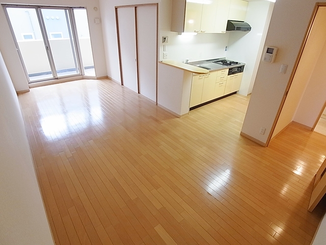 居室・リビング　広々としたリビングで日当たり良好です