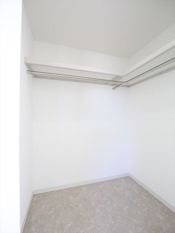 収納　ウォークインクローゼット（収納充実してま）