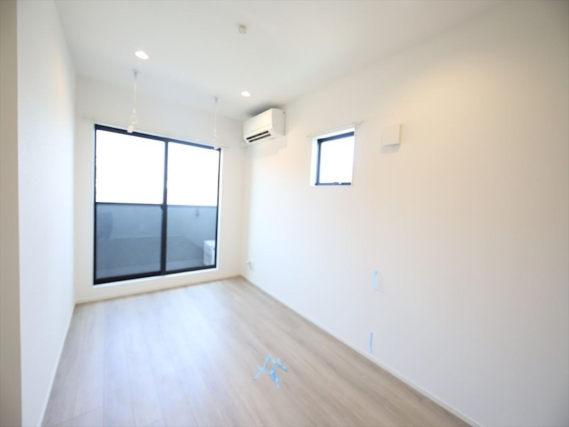 バルコニー　洋室6.2帖　エアコン完備　バルコニー　同仕様写真