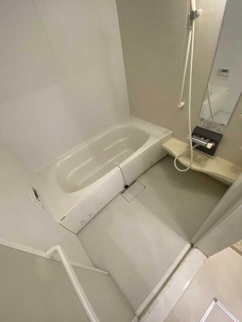 バス・シャワールーム　１坪バスでゆったり出来ます