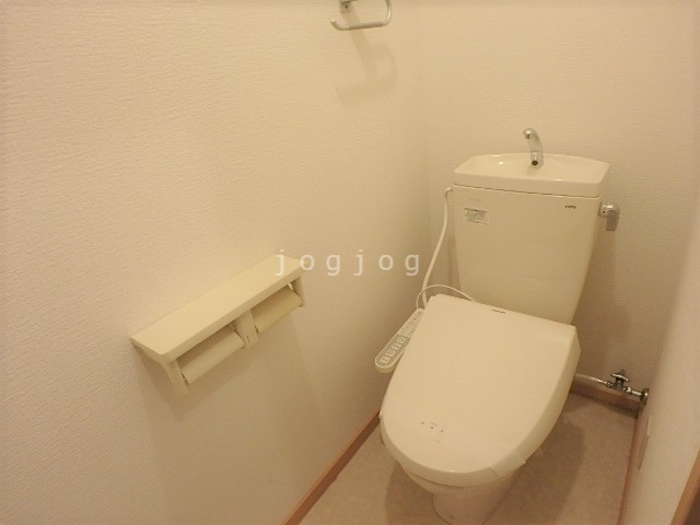 トイレ　温水洗浄便座を完備しています。